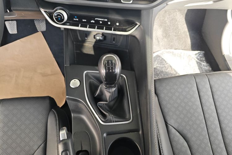 长安 逸动 2021款 PLUS 1.6L GDI 手动豪华型中控内饰18