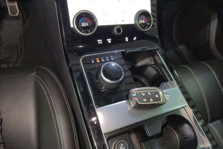 路虎 揽胜星脉 2020款 P250 R-DYNAMIC S中控内饰18