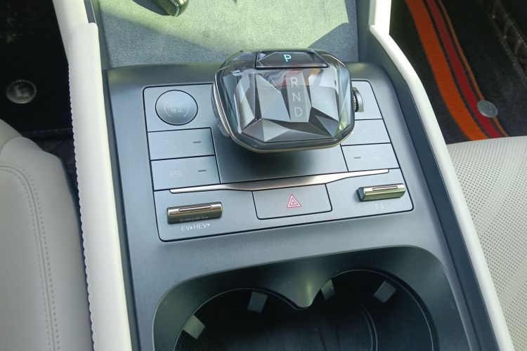 比亚迪 秦L 2024款 DM-i 120KM卓越型局部细节18