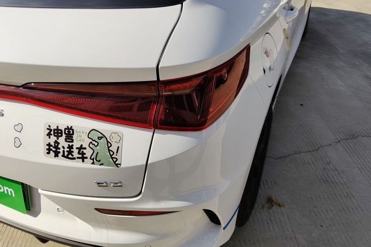 比亚迪e2 2021款 豪华型车身外观9