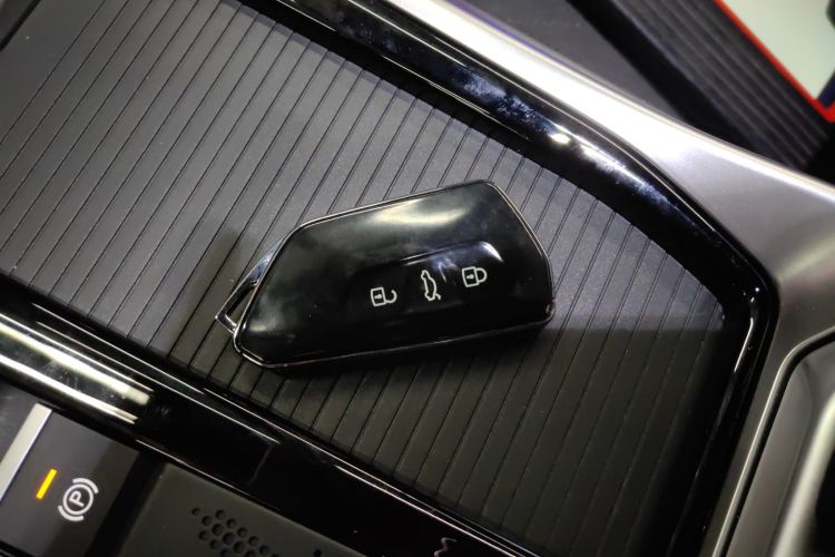 大众 帕萨特 2025款 Pro 380TSI 星空龙尊版中控内饰7001