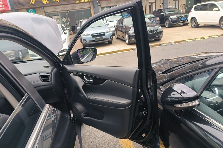 日产 奇骏 2021款 2.0L CVT 2WD XL ITS舒适纪念版中控内饰42