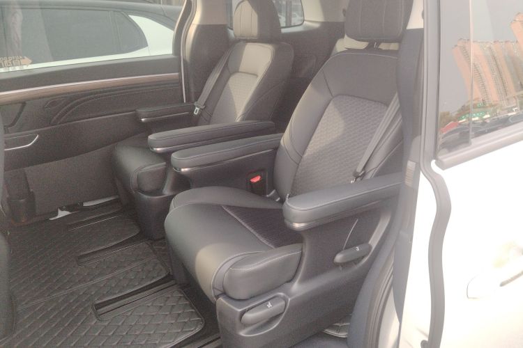 广汽传祺 传祺M8 2024款 领秀系列 390T 豪华版中控内饰21