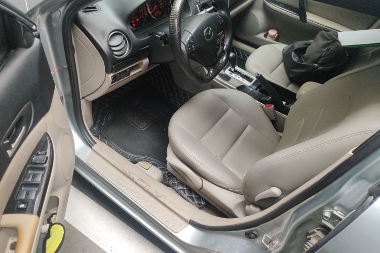 马自达6 2011款 2.0L 自动时尚型中控内饰20