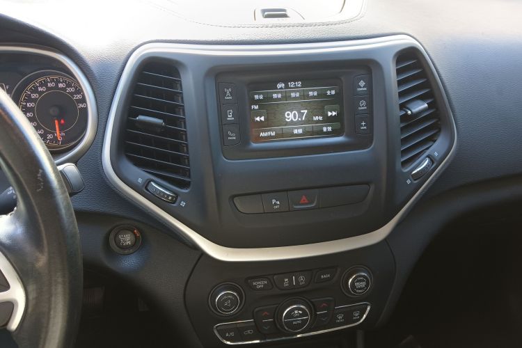 Jeep 自由光 2016款 2.4L 领先版中控内饰16