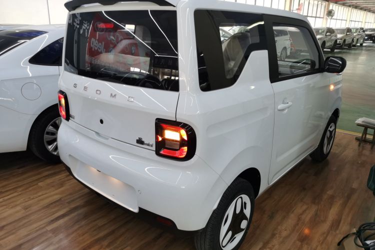 吉利银河 熊猫 2025款 210km 元气熊车身外观7