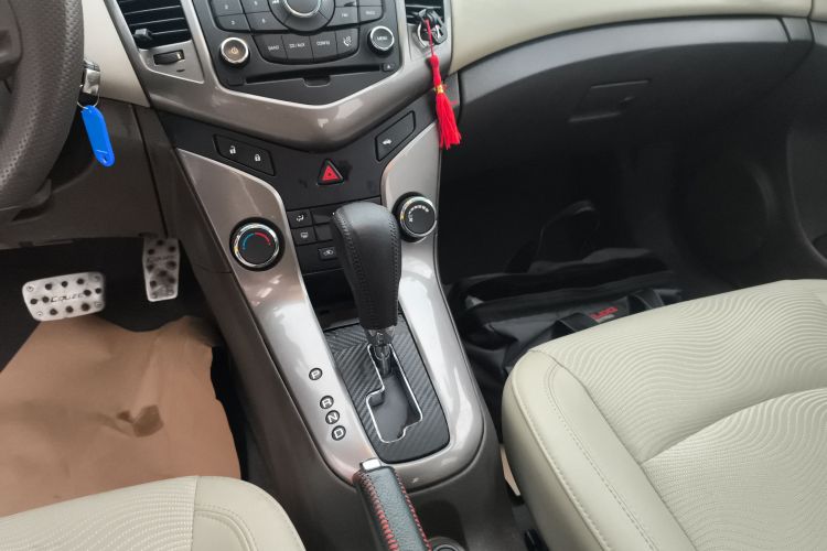 雪佛兰 科鲁兹 2015款 1.5L 经典 SE AT中控内饰18