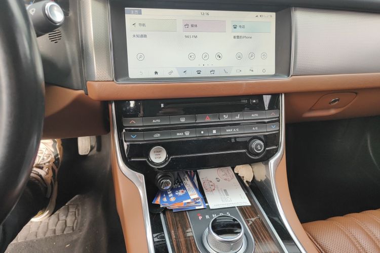 捷豹XF 2016款 XF 2.0T 两驱奢华版中控内饰16