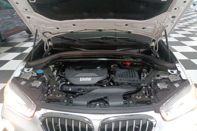 宝马X1 2016款 sDrive20Li 豪华型机舱底盘24