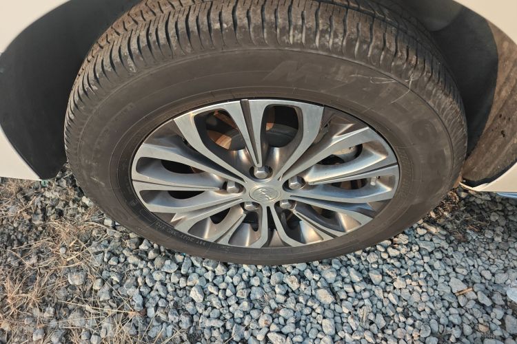 别克GL8 2023款 陆上公务舱 智享型车身外观6008