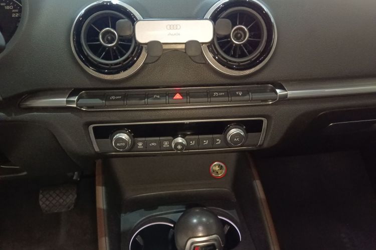 奥迪A3 2016款 Sportback 35 TFSI 风尚型中控内饰16