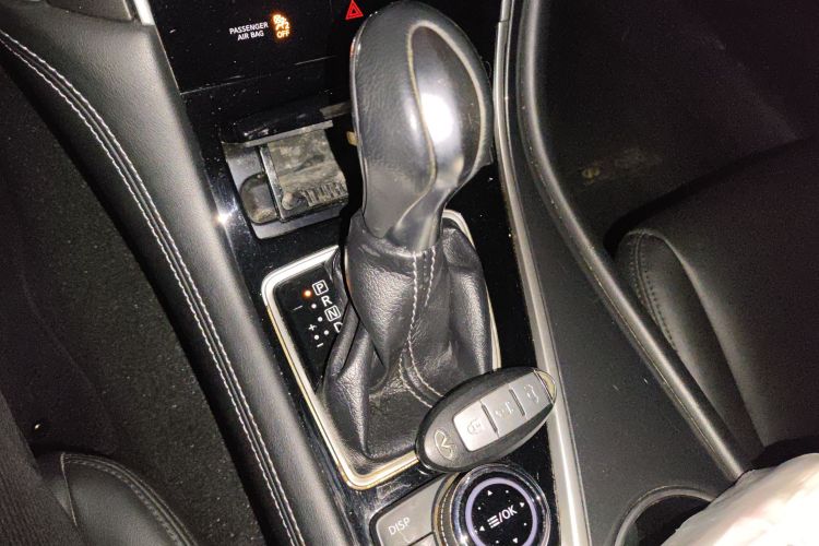 英菲尼迪Q50L 2016款 2.0T 舒适版中控内饰18