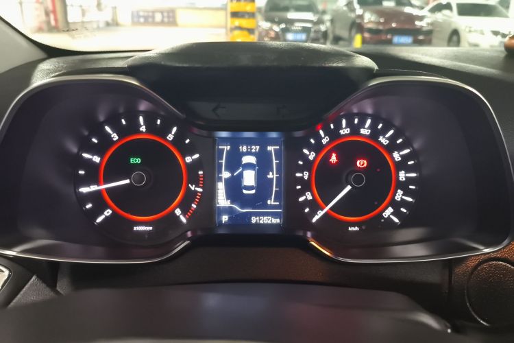 奇瑞 艾瑞泽5 2016款 1.5L CVT领潮版中控内饰14