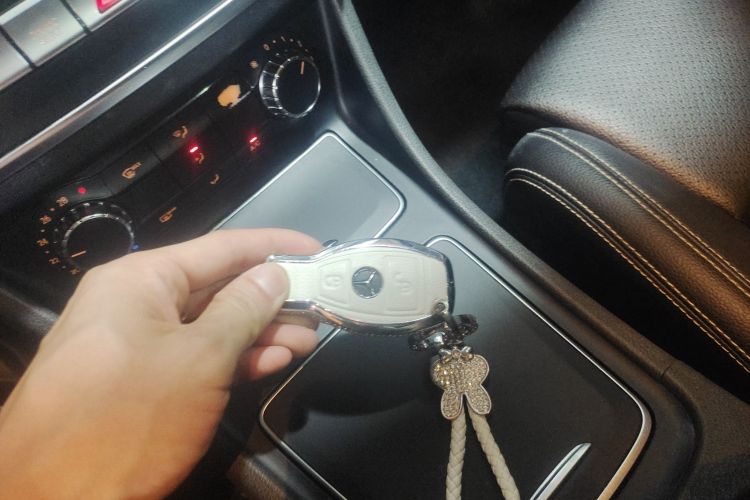 奔驰GLA 2018款 GLA 200 时尚型中控内饰7001