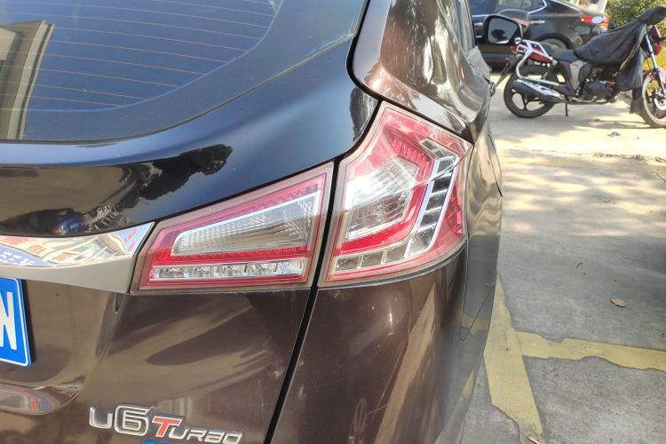 纳智捷 优6 SUV 2015款 1.8T 时尚型车身外观9