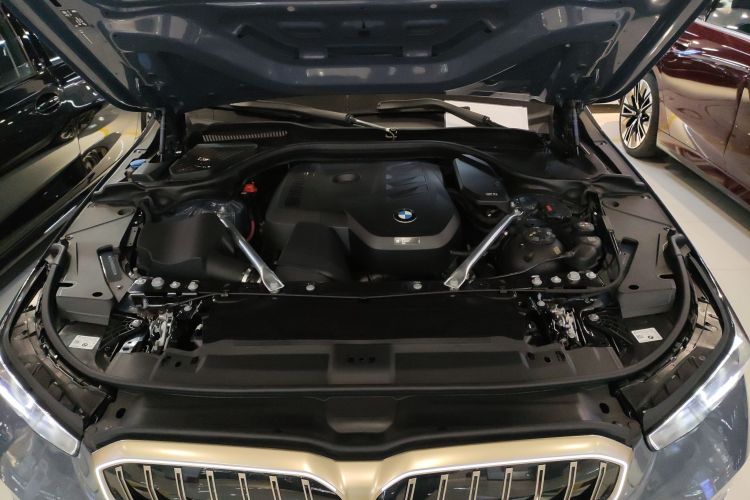 宝马5系 2024款 530Li 尊享型 豪华套装机舱底盘24