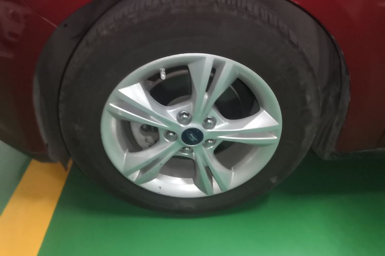 福特 福克斯 2012款 两厢 1.6L 自动风尚型车身外观6007