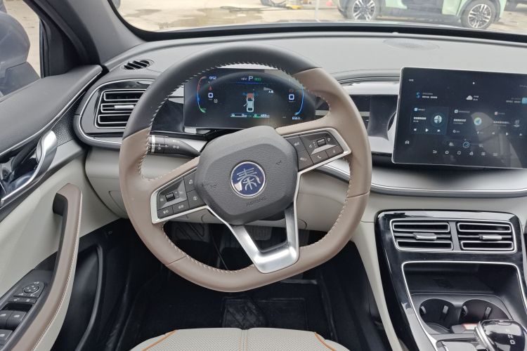 比亚迪 秦PLUS 2024款 荣耀版 DM-i 55KM超越型中控内饰13