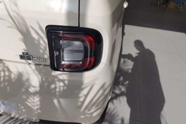 吉利银河 熊猫 2025款 210km 元气熊车身外观9