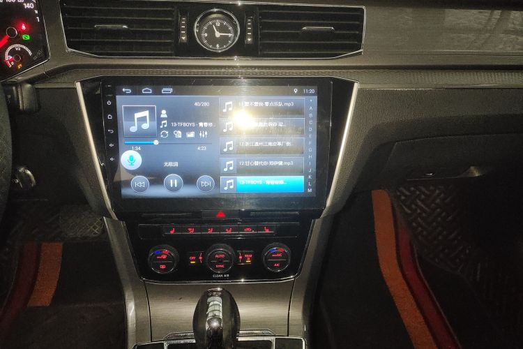 大众 帕萨特 2016款 330TSI DSG尊荣版中控内饰16