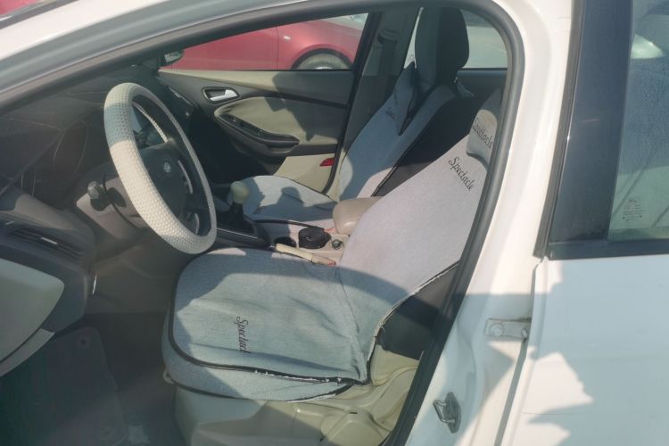 福特 福克斯 2012款 三厢 1.6L 手动舒适型中控内饰19