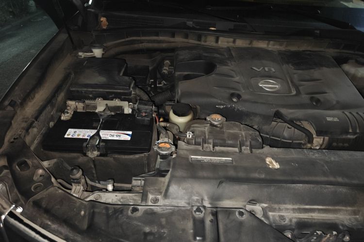 日产 途乐 2017款 5.6L 标准型局部细节9006