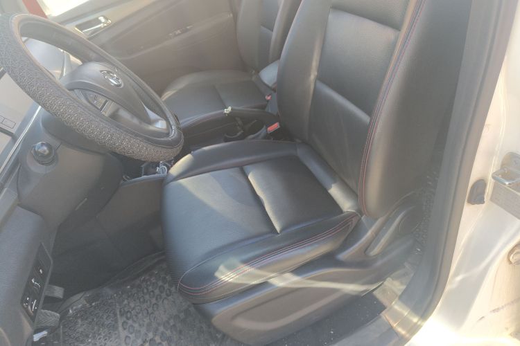 长安凯程 长安欧尚A600 2016款 1.5L 手动豪华型7座局部细节19