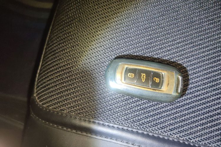 吉利汽车 帝豪 2017款 三厢百万款 1.5L CVT向上版中控内饰7001