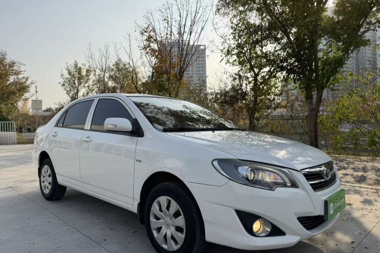 丰田 花冠 2013款 1.6L 自动卓越版车身外观3