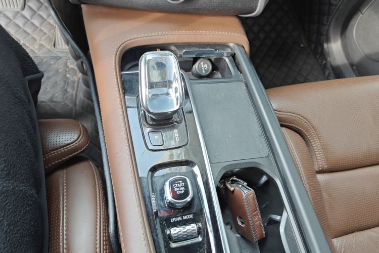 沃尔沃XC90新能源 2021款 E驱混动 T8 智尊豪华版 7座中控内饰18