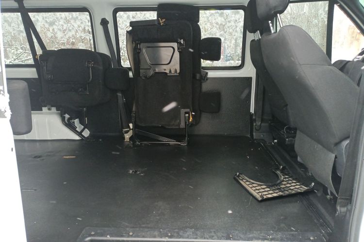 江铃福顺 2022款 2.0T 手动多功能乘用车中轴中高顶6-7座中控内饰7004