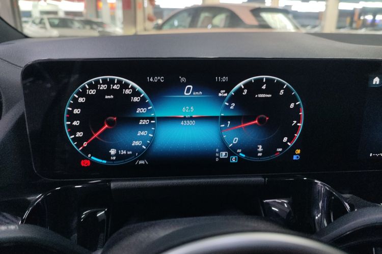 奔驰GLA 2023款 GLA 220中控内饰14