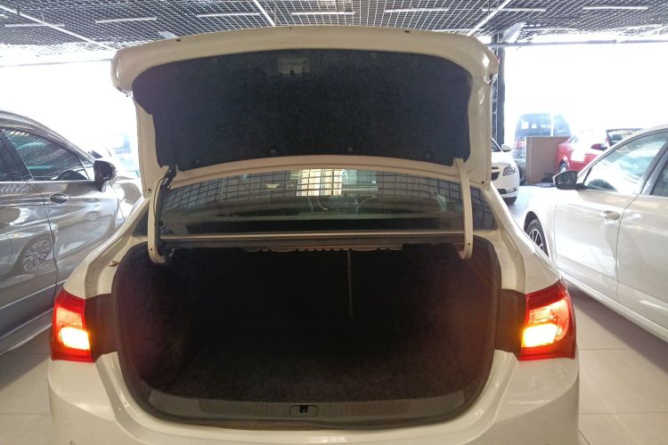 别克 英朗 2016款 15N 手动精英型机舱底盘23