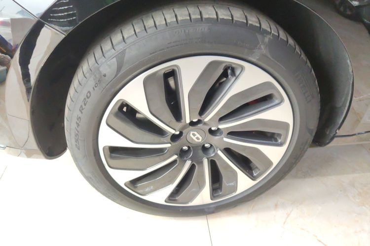 鸿蒙智行 问界M5 2022款 增程四驱性能版车身外观35