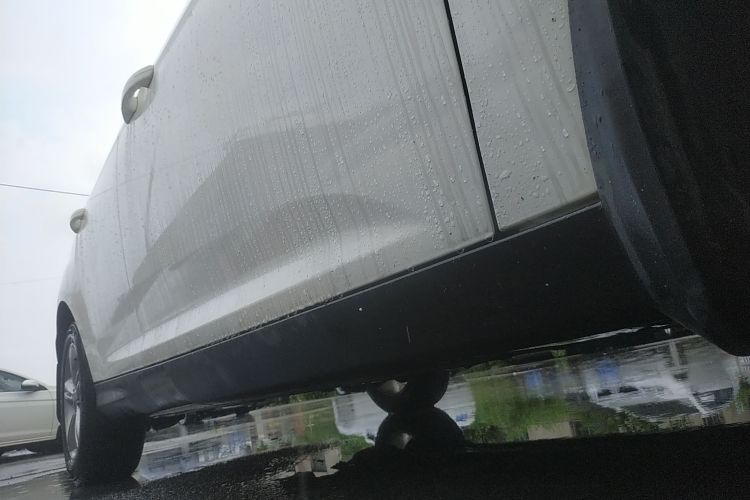 福特 福克斯 2012款 三厢 1.6L 自动风尚型机舱底盘29