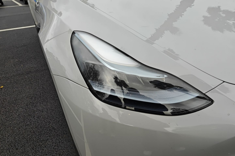 特斯拉 Model Y 2024款 后轮驱动版车身外观8