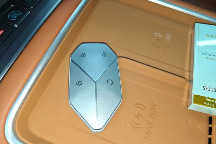 方程豹 钛7 2025款 135KM两驱Pro版中控内饰7001