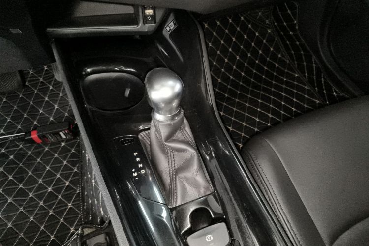 丰田C-HR 2018款 2.0L 领先特别版 国V中控内饰18