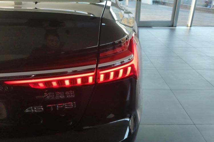 奥迪A6L 2024款 45 TFSI 臻选动感型车身外观6006