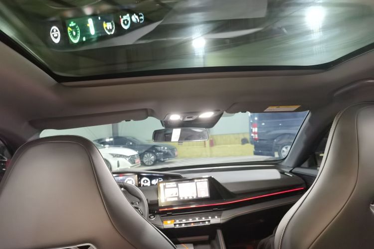 长安UNI-V 2024款 1.5T 尊贵型中控内饰22