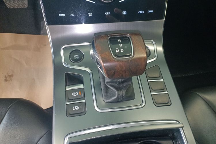 红旗H5 2022款 经典款 改款 1.5T DCT旗韵版中控内饰18