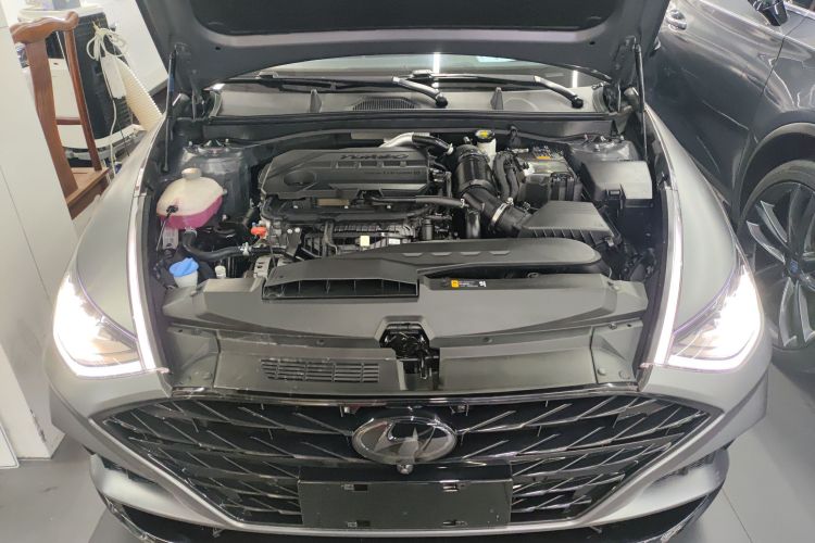 现代 索纳塔 2022款 380TGDi 自动20周年纪念款机舱底盘24