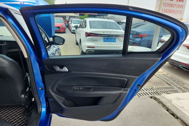 标致408 2019款 350THP 自动豪华版 国V中控内饰45