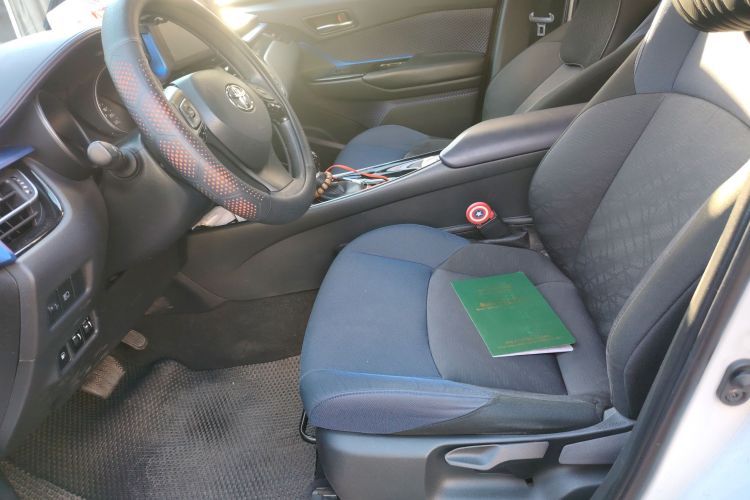 丰田C-HR 2018款 2.0L 领先天窗版 国V中控内饰19