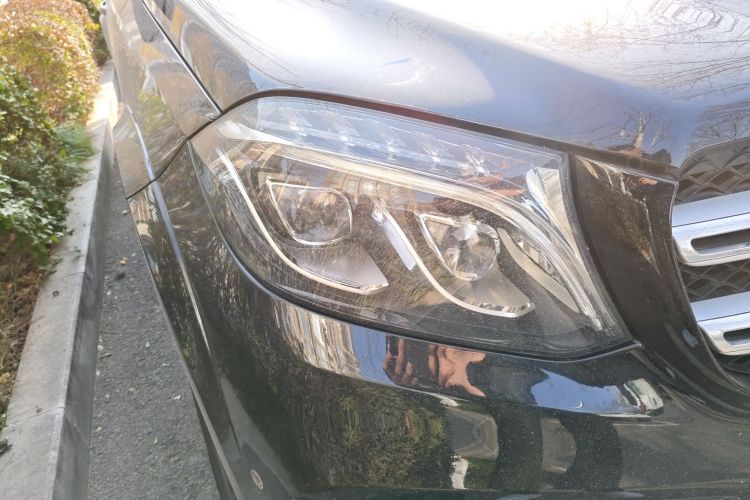 奔驰GLS  GLS 400 4MATIC豪华型车身外观8