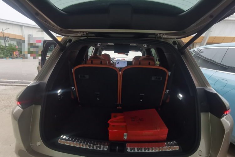 理想汽车 理想L8 2024款 Ultra机舱底盘23