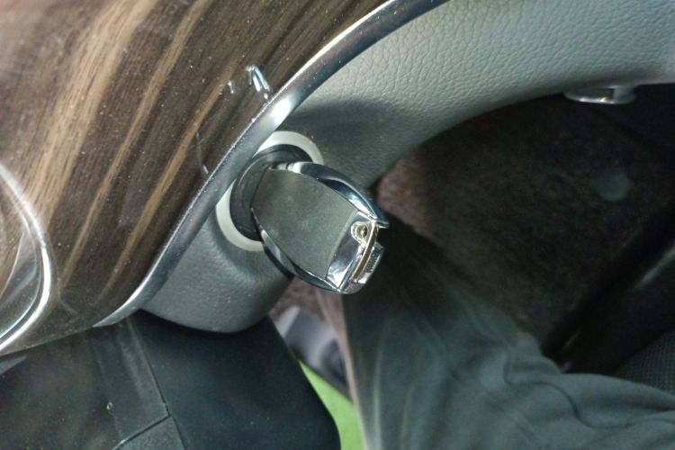 奔驰V级 2017款 V 260 领航版中控内饰7001