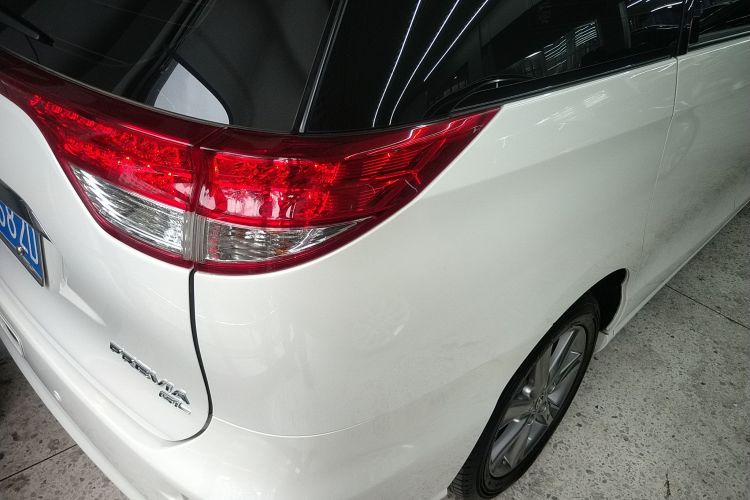 丰田 普瑞维亚  2.4L 7人座豪华版车身外观9