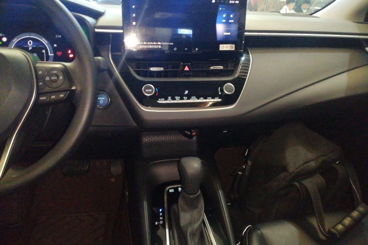 丰田 卡罗拉 2023款 1.8L 智能电混双擎 精英版中控内饰16