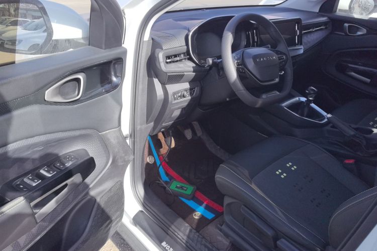 宝骏RM-5 2019款 1.5T 手动24小时在线精英型 6座中控内饰20